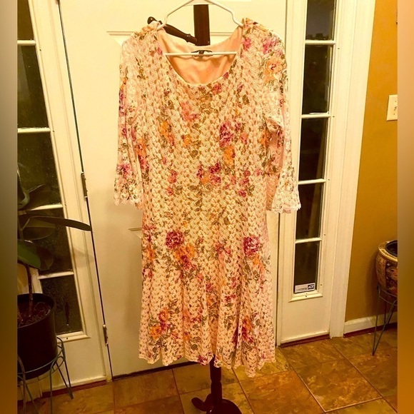 Christian MCLAUGHLIN PINK FLORAL LACE DRESS SIZE 14 - Picture 1 of 7